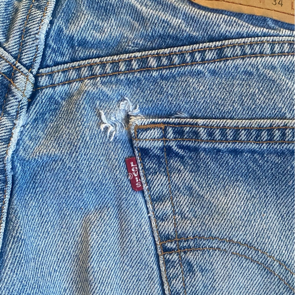 Vintage Levis Jeans Mens 34X32 Distressed Light Wash Relaxed Straight Leg Y2K - Picture 9 of 15